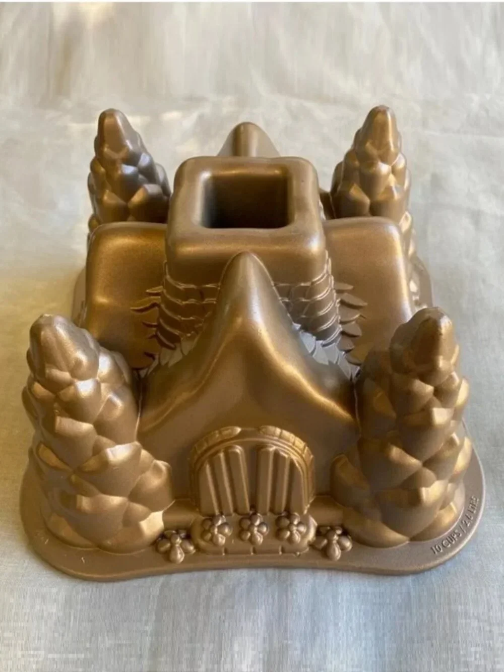 Nordic Ware Hansel & Gretel gingerbread cottage house 10 cup 2.6L bundt cake pan